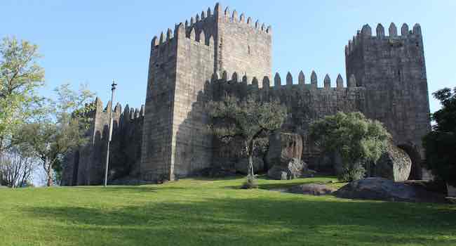 Guimarães, Castle